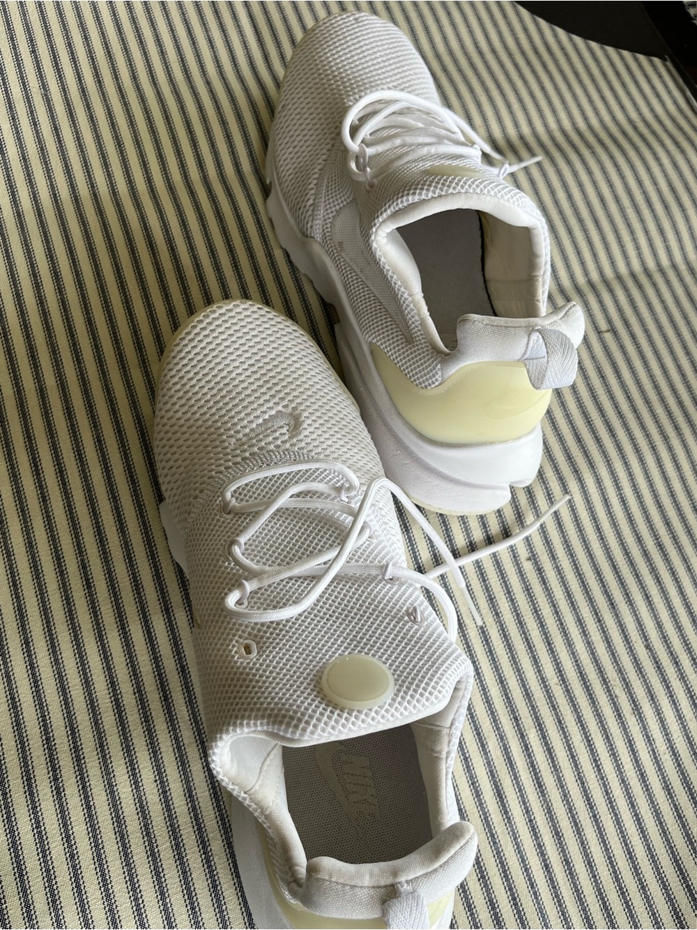 Nike Men's White Mesh Athletic Sneakers with Pale Yellow Accents